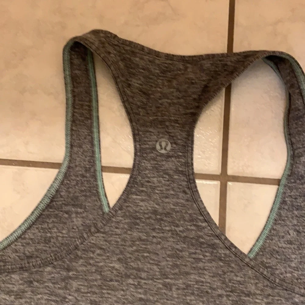 Lululemon - Picture 3 of 5